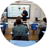 Aulas para clases presenciales: cantidad y calidad.